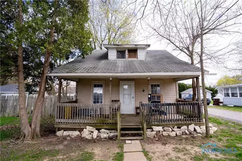 1207 Emory St, Defiance, OH 43512
