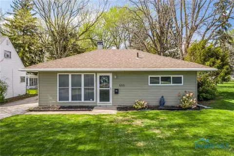 555 W 9th St, Perrysburg, OH 43551
