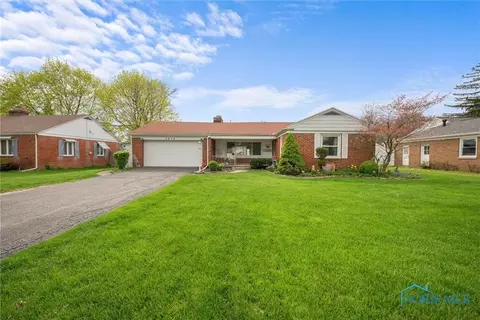 3275 Ravenwood Blvd, Toledo, OH 43614