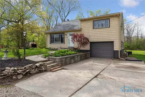 24203 W Reservation Line Rd, Curtice, OH 43412