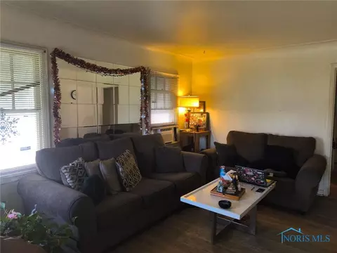 221 Everett St, Toledo, OH 43608 photo 4