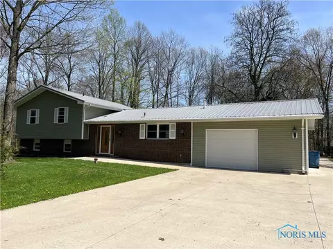 112 Oak Meadows Dr, Bryan, OH 43506 photo 2