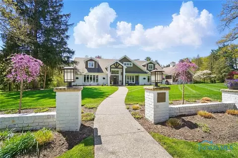 4357 Brookside Rd, Ottawa Hills, OH 43615