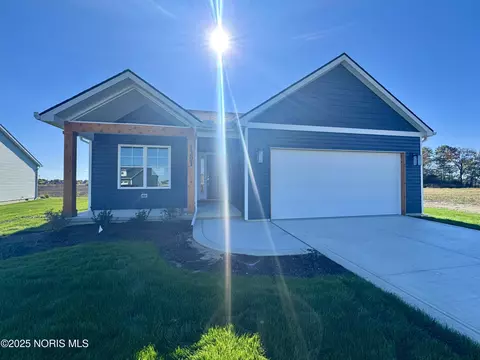 1291 Dublin Dr, Waterville, OH 43566