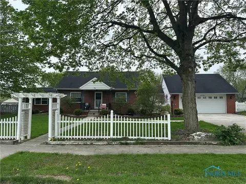 711 Van Buren St, Fostoria, OH 44830