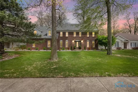 1135 Pimlico Park, Holland, OH 43528