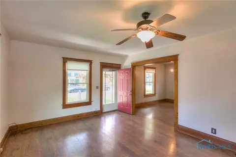 229 E Harrison St, Maumee, OH 43537 photo 9