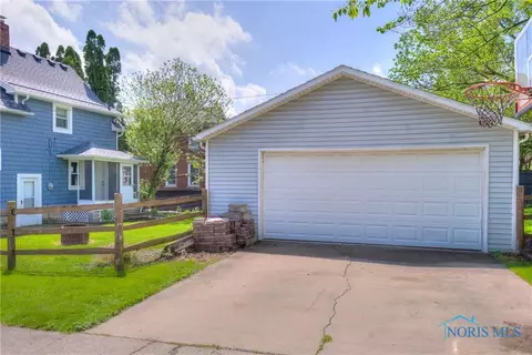 229 E Harrison St, Maumee, OH 43537 photo 5