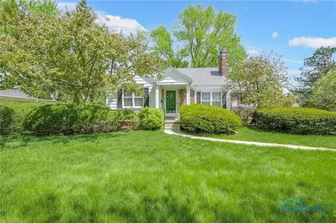817 Locust St, Perrysburg, OH 43551
