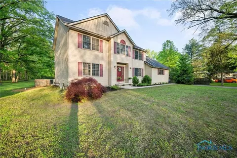 2515 S Berkey Southern Rd, Swanton, OH 43558