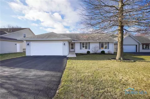 1025 Crystal Ln, Findlay, OH 45840