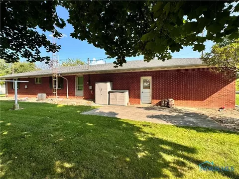 980 E Riverview Ave, Napoleon, OH 43545 photo 2
