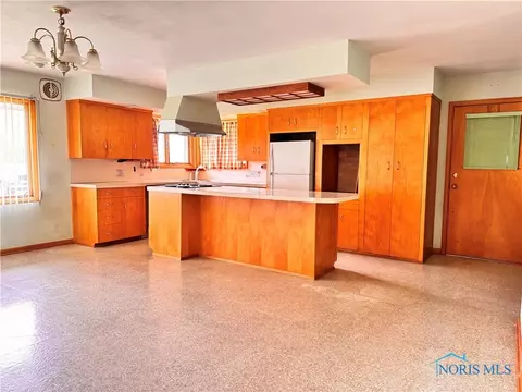 980 E Riverview Ave, Napoleon, OH 43545 photo 6
