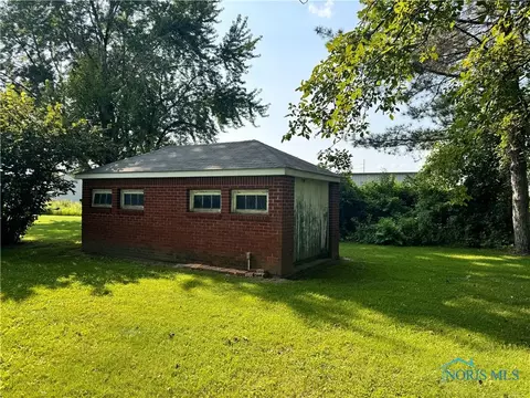 980 E Riverview Ave, Napoleon, OH 43545 photo 3