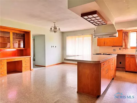 980 E Riverview Ave, Napoleon, OH 43545 photo 5