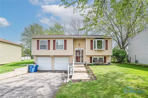 28848 Starlight Rd, Perrysburg, OH 43551