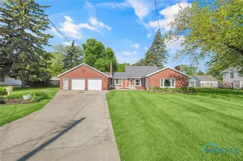 46 S Stadium Rd, Oregon, OH 43616