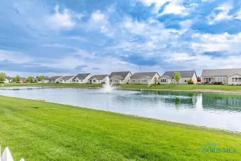 26328 Stillwater Dr, Perrysburg, OH 43551