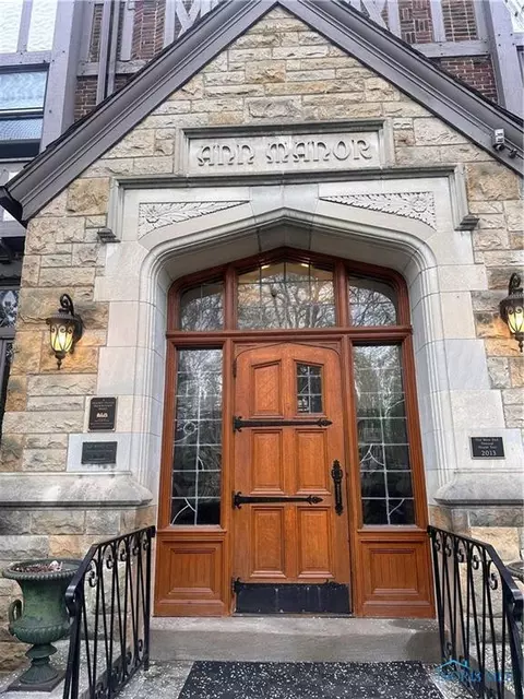 2200 Scottwood Ave #211, Toledo, OH 43620