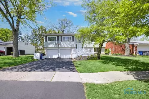 250 Southwood Dr, Perrysburg, OH 43551