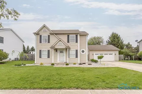 1080 Sparrow Ln, Bowling Green, OH 43402