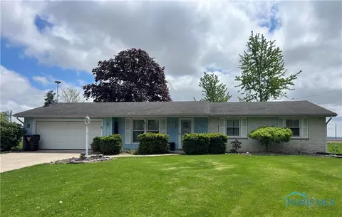 107 Oak Park Dr, Hicksville, OH 43526