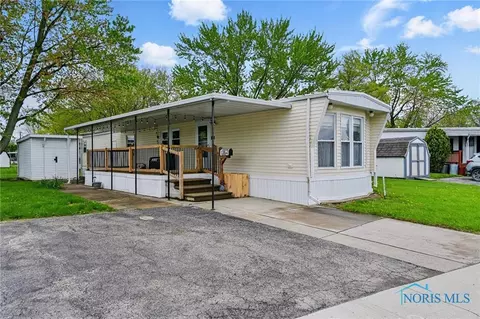 1869 Huntington Dr, Findlay, OH 45840