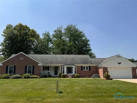 1006 Fairlawn Dr, Bryan, OH 43506