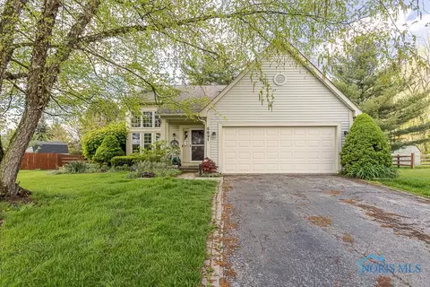 5621 Forest Green Dr, Toledo, OH 43615