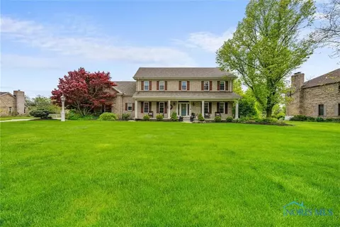 1122 Cedar Creek Dr, Northwood, OH 43619