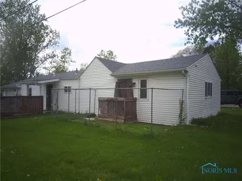 1390 Ayersville Ave, Defiance, OH 43512