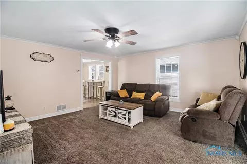 910 E High St, Bryan, OH 43506 photo 8