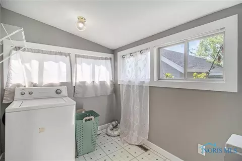 910 E High St, Bryan, OH 43506 photo 17