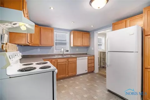 910 E High St, Bryan, OH 43506 photo 11