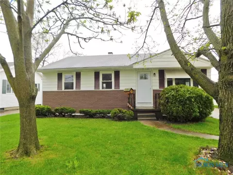 223 S Berlin Ave, Oregon, OH 43616