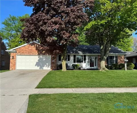 541 S Berlin Ave, Oregon, OH 43616