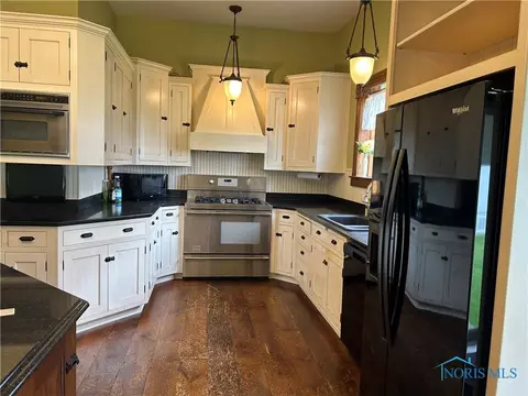 212 E Morenci St, Lyons, OH 43533 photo 4