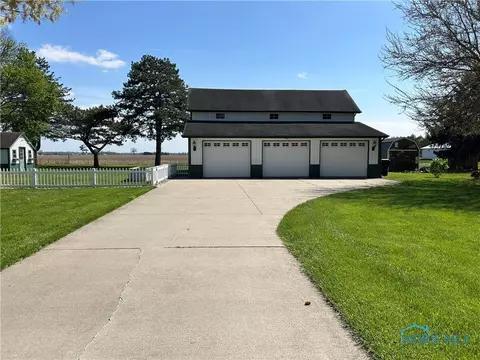 212 E Morenci St, Lyons, OH 43533 photo 2