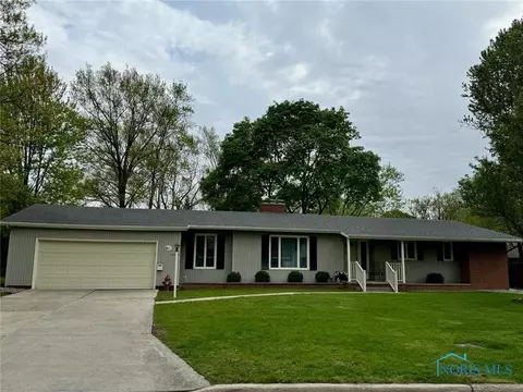 411 Oxford Dr, Bryan, OH 43506