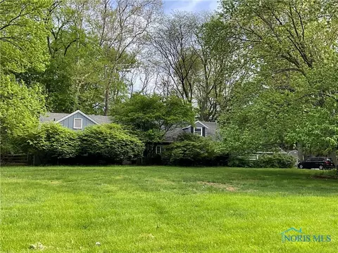 4906 Pine Ridge Rd, Toledo, OH 43615