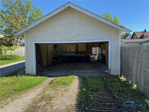 215 E Bryan St, Bryan, OH 43506 photo 12