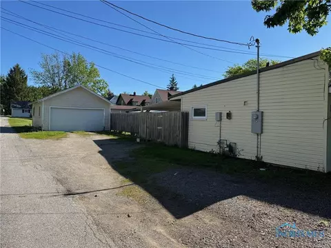 215 E Bryan St, Bryan, OH 43506 photo 6