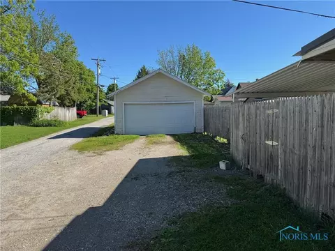 215 E Bryan St, Bryan, OH 43506 photo 5