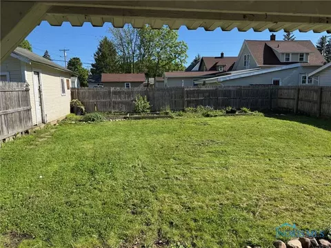 215 E Bryan St, Bryan, OH 43506 photo 9