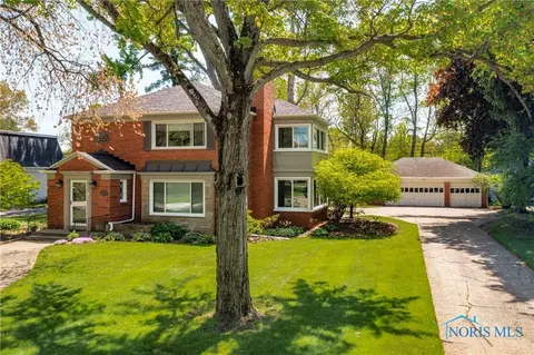 3935 Hillandale Rd, Ottawa Hills, OH 43606