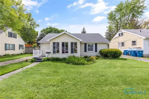 21 Pennsylvania Ave, Waterville, OH 43566