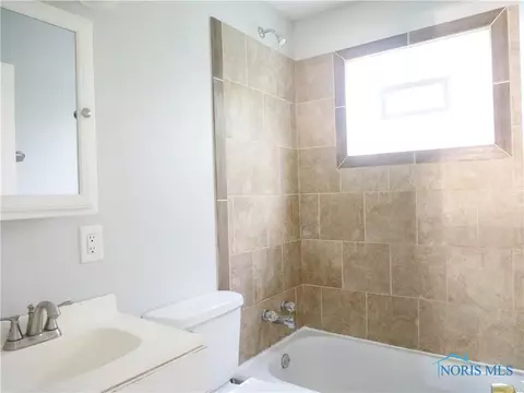 809 Wall St, Maumee, OH 43537 photo 9