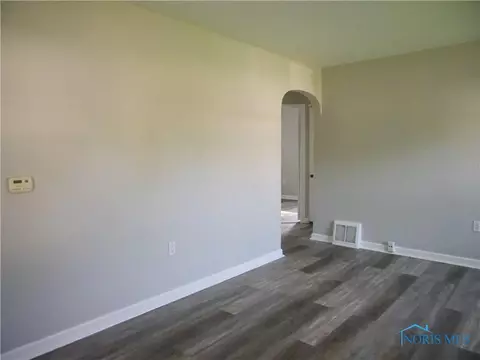 809 Wall St, Maumee, OH 43537 photo 4