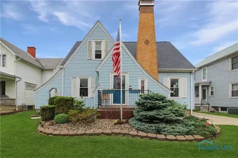 206 Lincoln Dr, Port Clinton, OH 43452