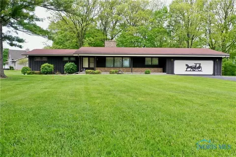 230 Orchard Ln, Upper Sandusky, OH 43351